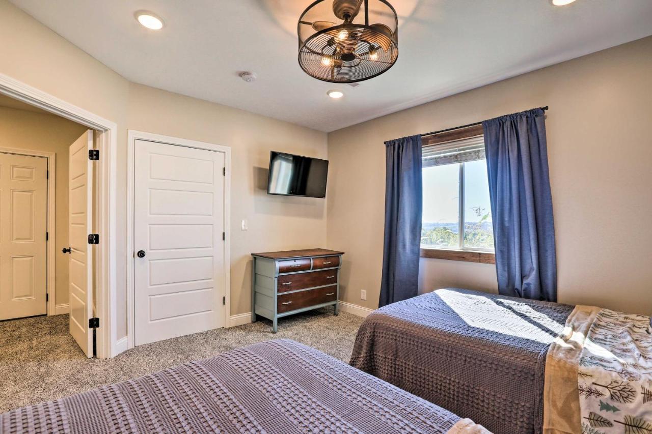 Chic Williamstown Retreat With Pool And Hot Tub!ヴィラ エクステリア 写真