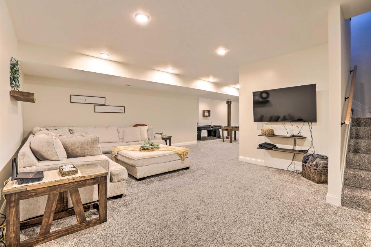 Chic Williamstown Retreat With Pool And Hot Tub!ヴィラ エクステリア 写真