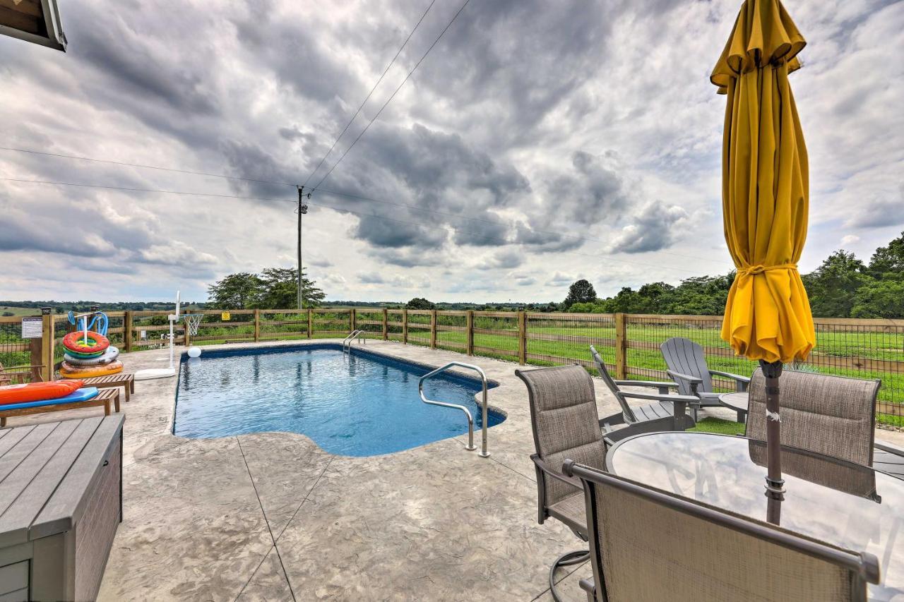 Chic Williamstown Retreat With Pool And Hot Tub!ヴィラ エクステリア 写真
