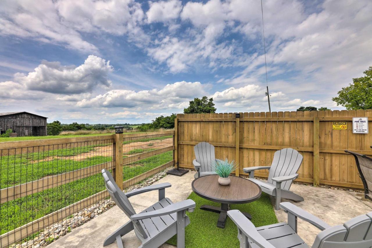 Chic Williamstown Retreat With Pool And Hot Tub!ヴィラ エクステリア 写真